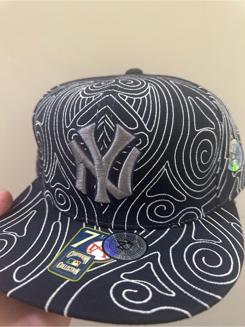 New York Yankees vintage y2k Black and White Embroidered Cap 7 3/8 retro